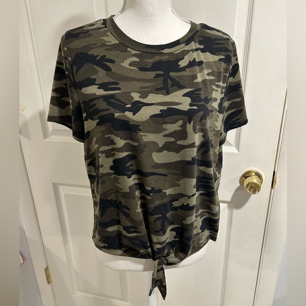 {SHEIN} Camo Print Short-Sleeve Self Tie T-Shirt